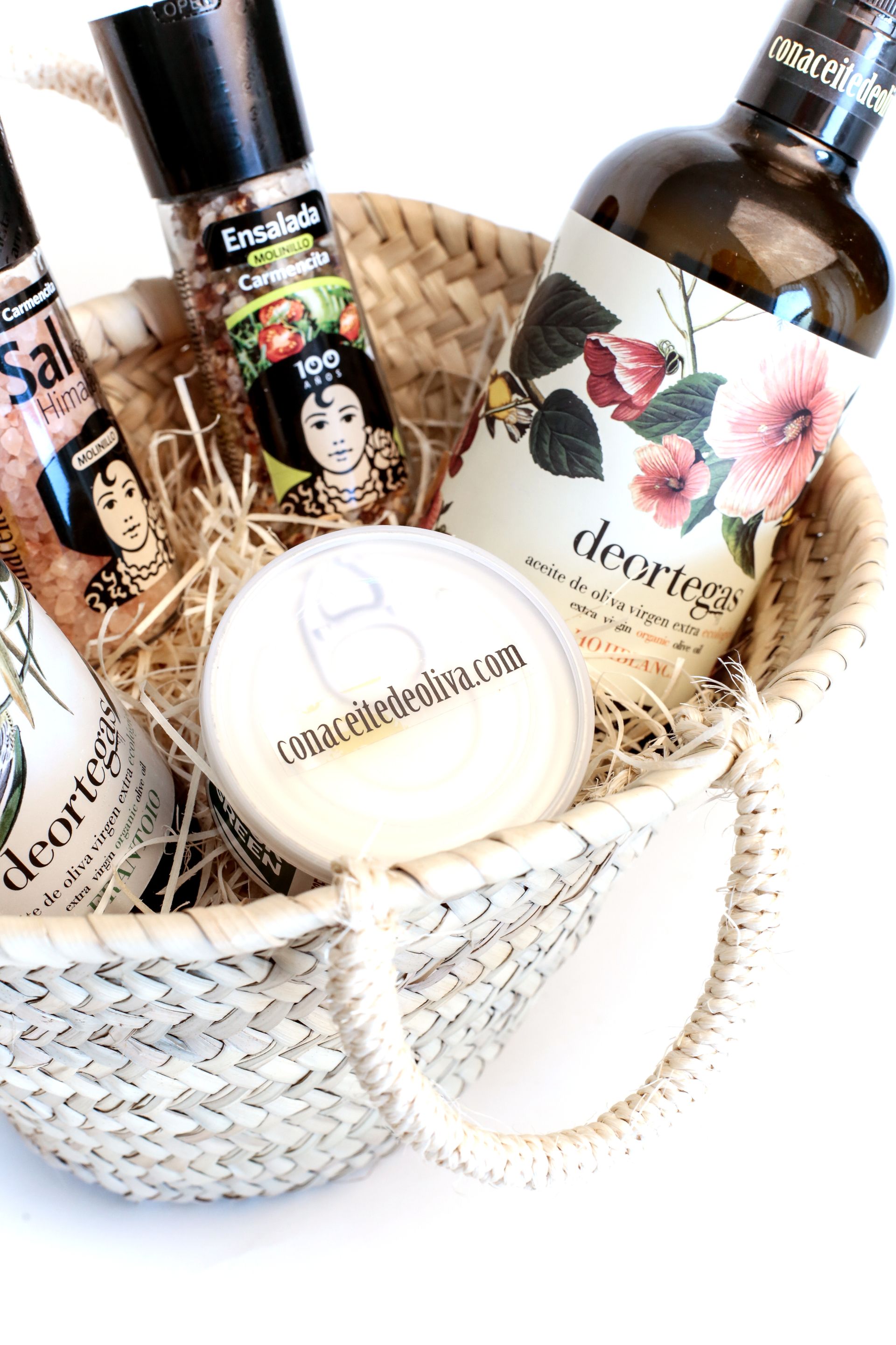 Cesta gourmet aceite de oliva virgen extra Deortegas + Carmencita