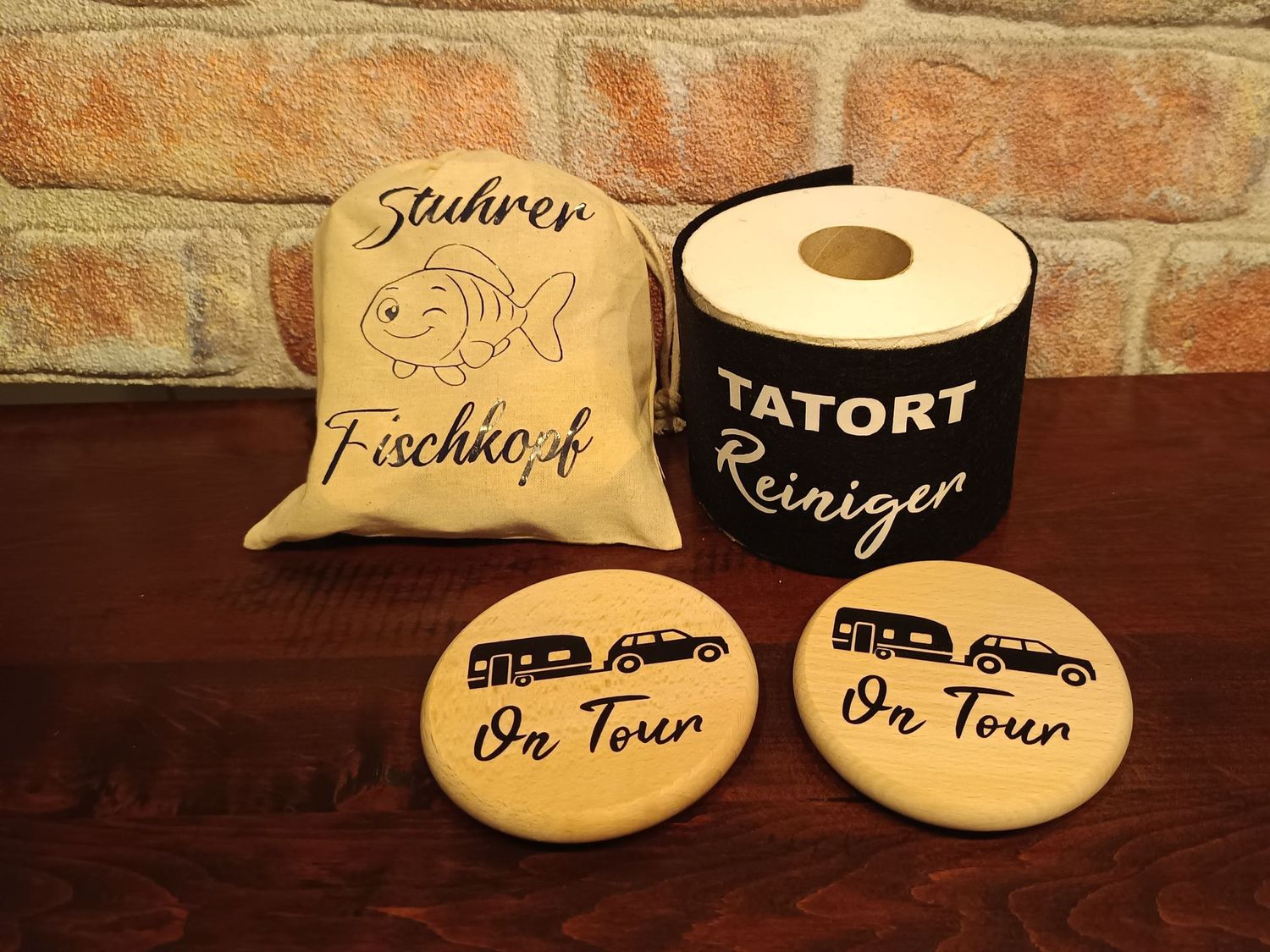 Camper Set~ 1x Toilettenpapierbanderole, 2x Getränkedeckel, 1x Fischkopfspiel Camper Set~ 1x Toilettenpapierbanderole, 2x Getränkedeckel, 1x Fischkopfspiel