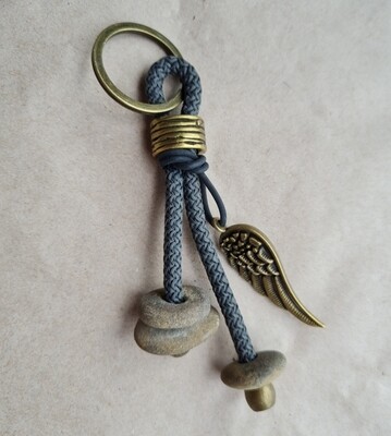 Schlüsselanhänger mit Flügel, bronze