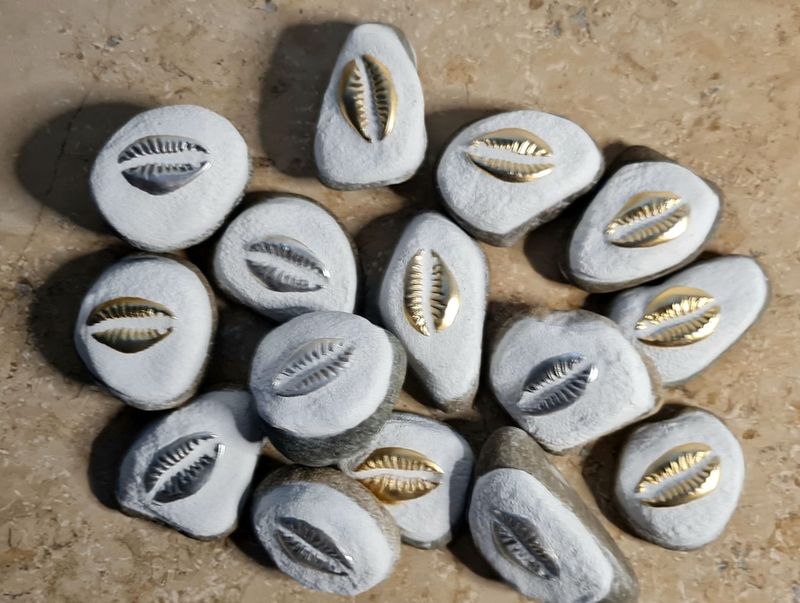 Mini Steine , KAURI MUSCHEL, silber oder gold Mini Steine , KAURI MUSCHEL, silber oder gold