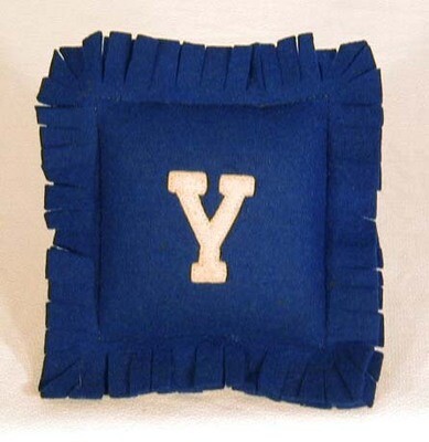 1900-10 Yale University, MINIATURE, Felt Pillow