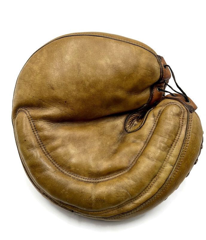 Pat’d 1889 Spalding Crescent Pad Catcher’s Mitt with Decker Back