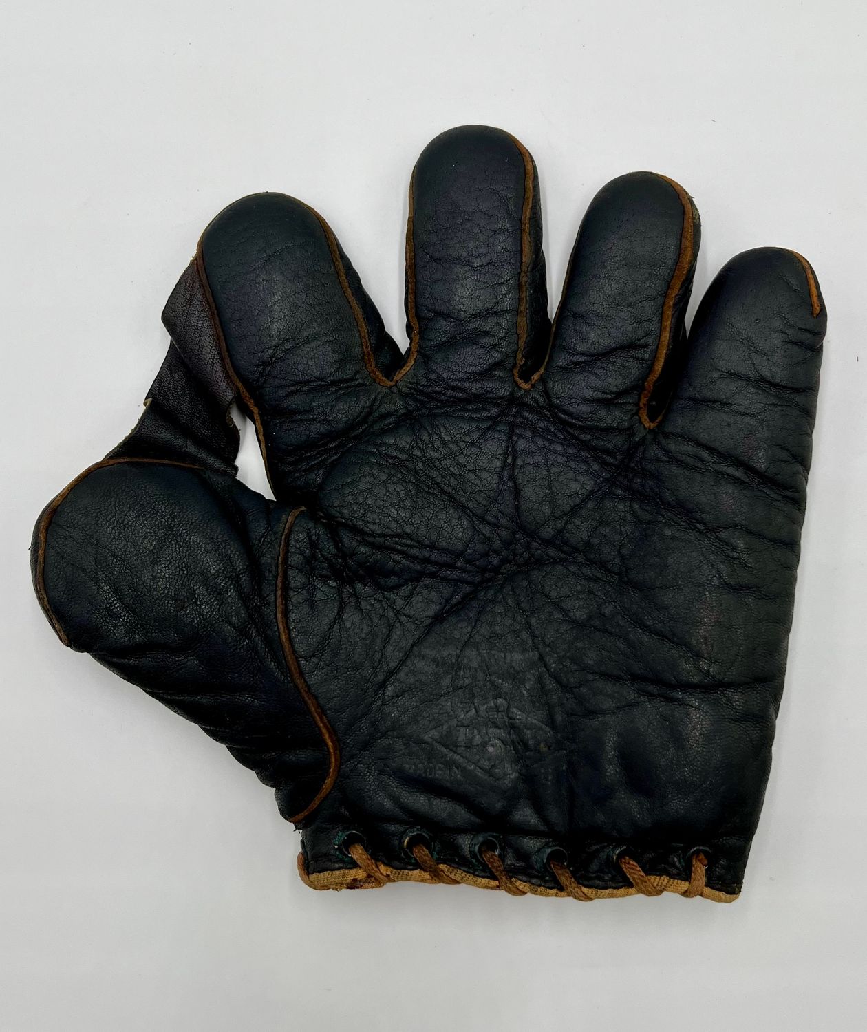 1910’s Black Leather D&amp;M Fielder’s Glove NR-MT – 7 Inches