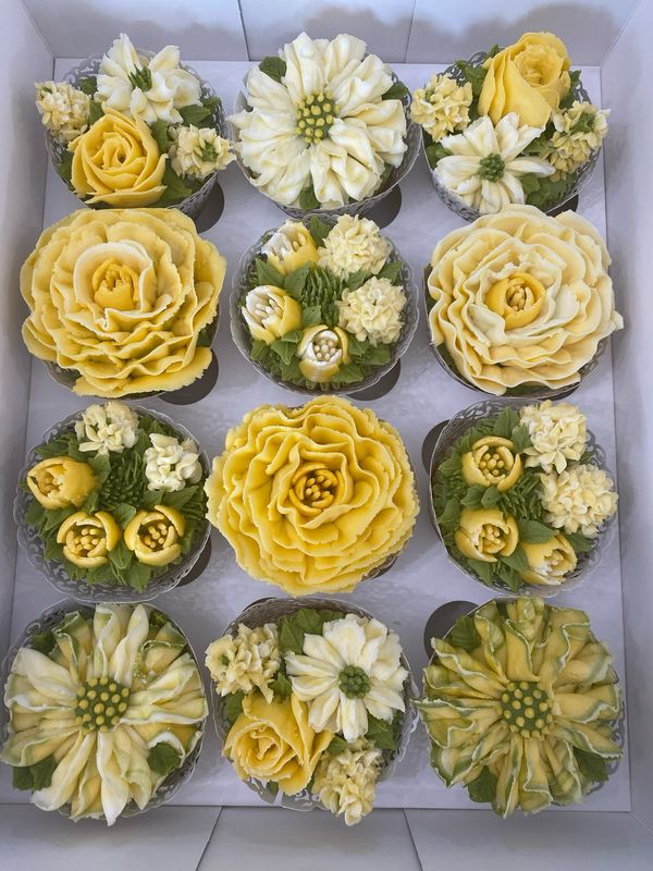 12 Pack Cupcake Box -Roses , Dalia’s , Mixed Flowers