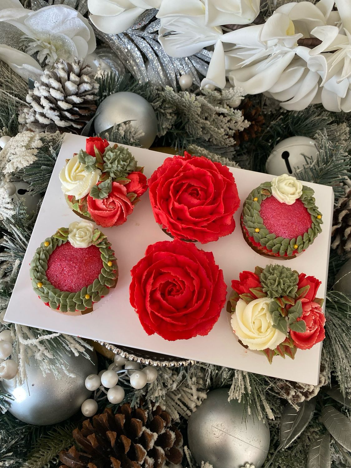 Delux 6 Christmas Cupcake Box