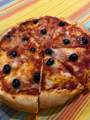Pizza Black Olives