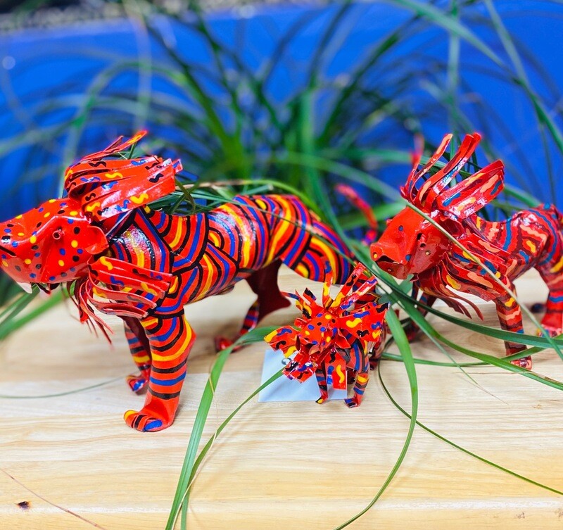Painted Tin Lion of Zimbabwe (large)