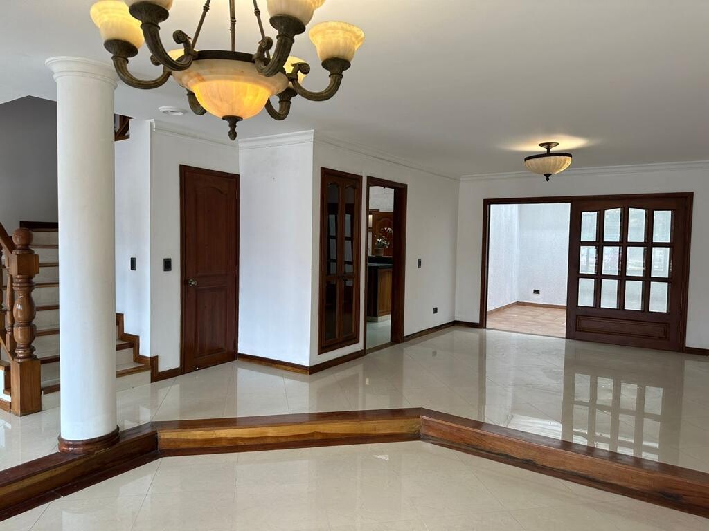 VENDO HERMOSA CASA EN CHIA