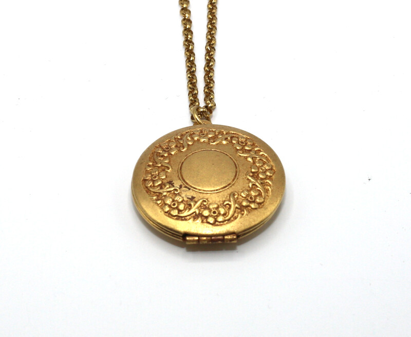 LOCKET MEDIUM ROUND Gold With Flower Etch Border