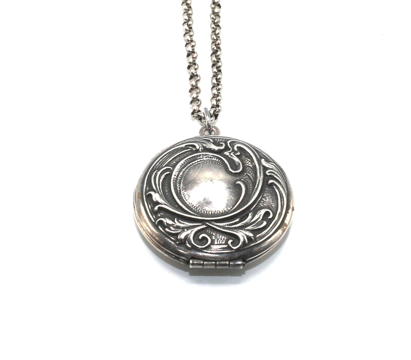 LOCKET MEDIUM ROUND Silver Filigree Etch