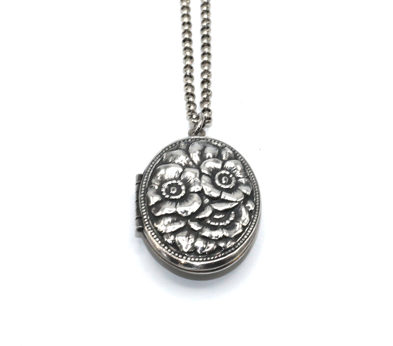 LOCKET MEDIUM OVAL Silver Rose Etch