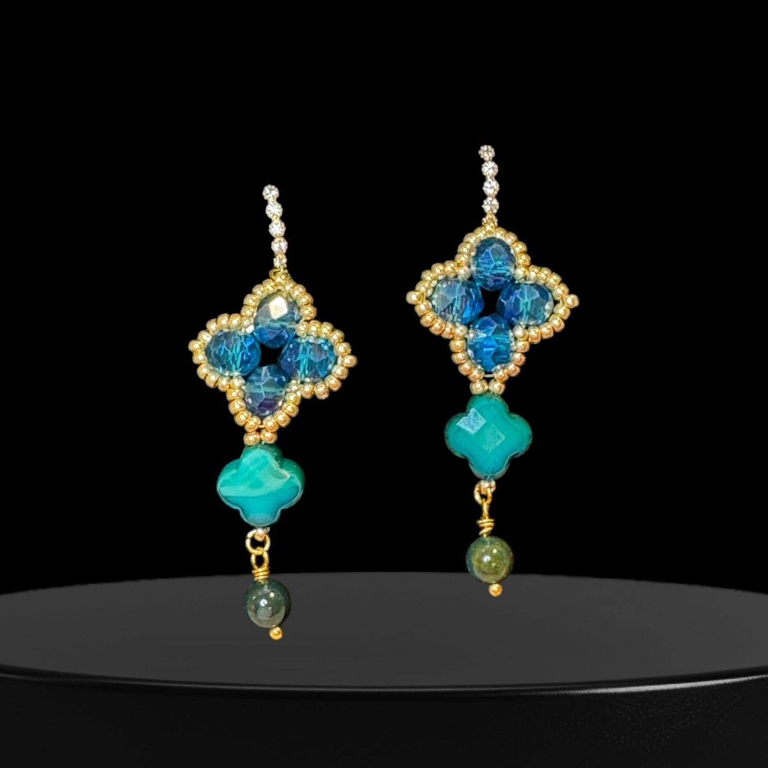 Aurora Fleur Ohrring in Teal, dunkelgrün und Heliotrop-Perle
