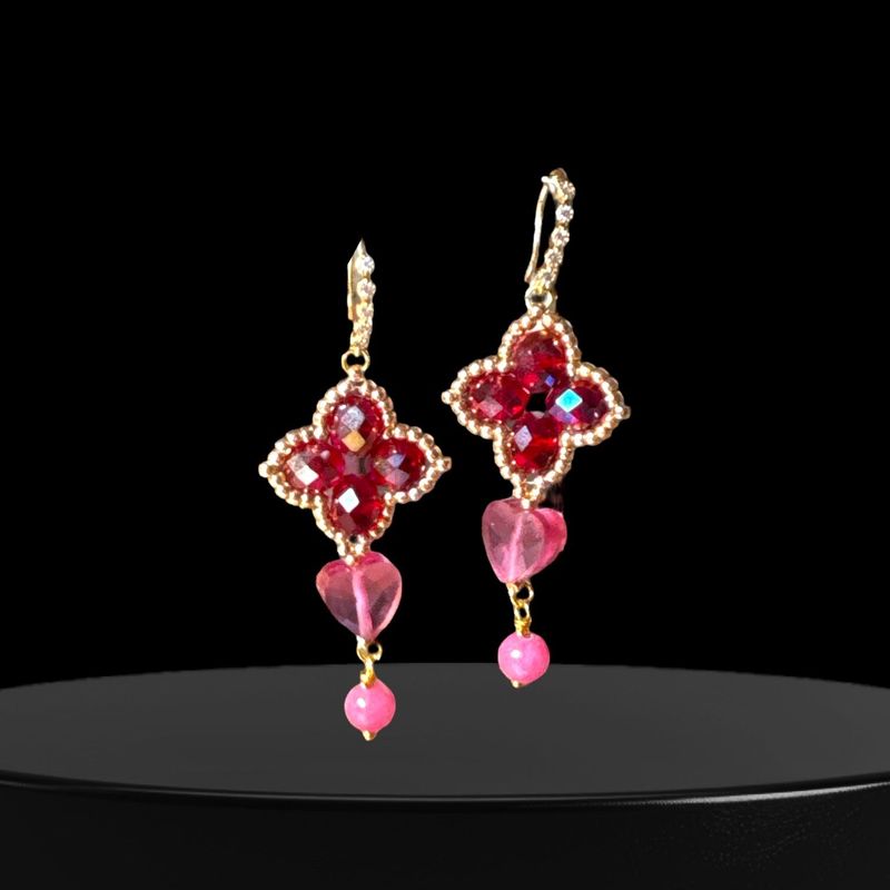 Aurora Fleur Ohrring in Dunkelrot, rosa Herz und Achatkugel in rosa