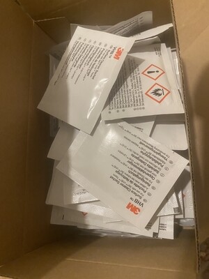 Box of 100 x 3M VHB™ tape cleaning wipes
