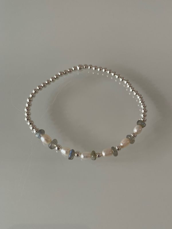 Labradorite With Freshwater Pearl And Sterling Silver Stretchy Bracelet.