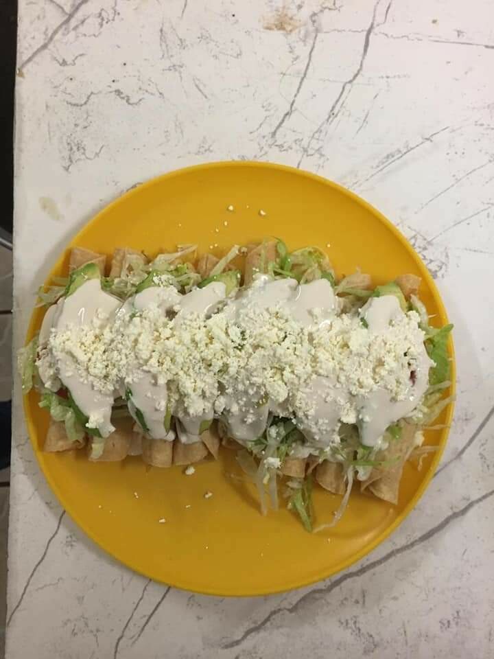 Tacos dorados de pollo (Orden de 4)