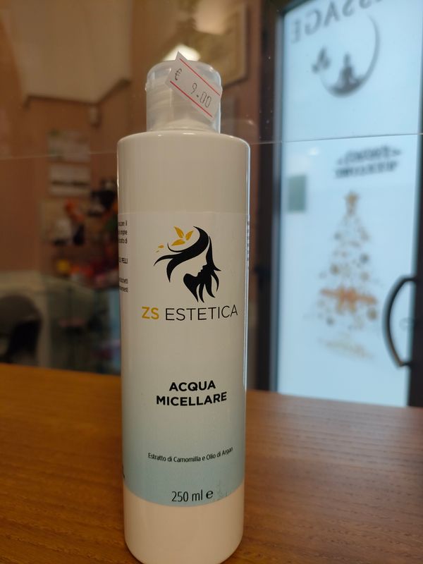 Acqua micellare