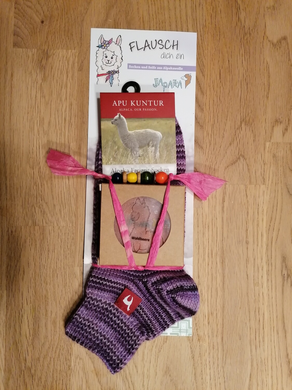 "Flausch dich ein" - Freizeitsocken und Seife aus Alpakawolle - lila Set