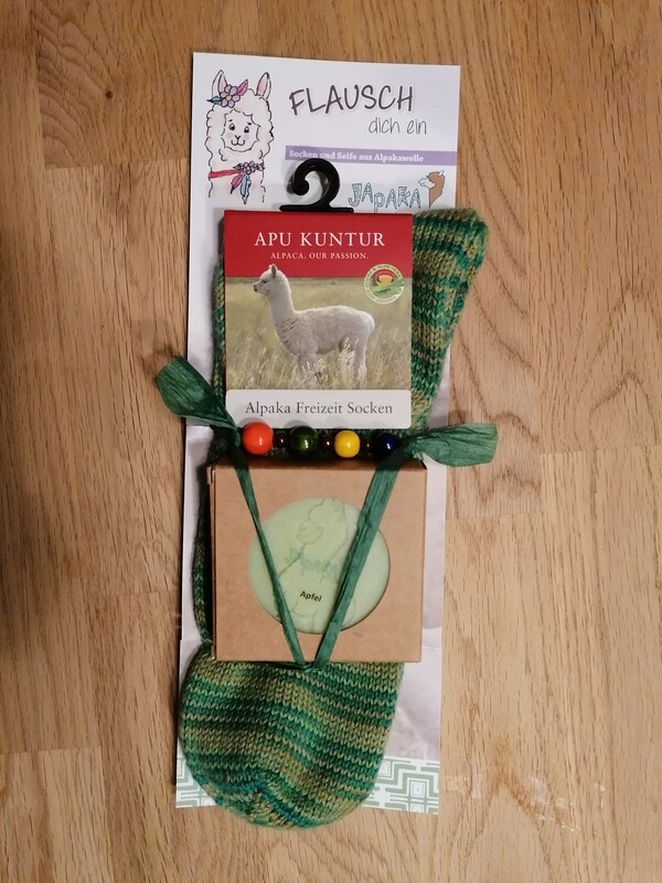 "Flausch dich ein" - Freizeitsocken und Seife aus Alpakawolle - grünes Set