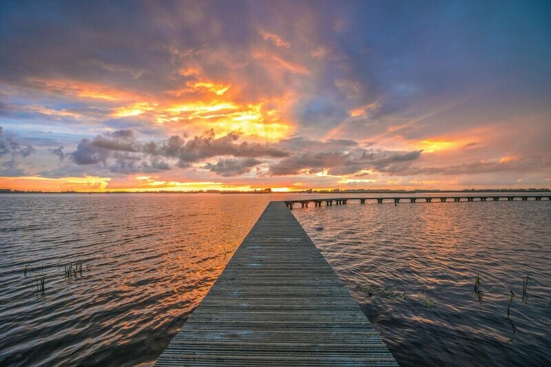 Knuppelpad Dannemeer tijdens zonsondergang.