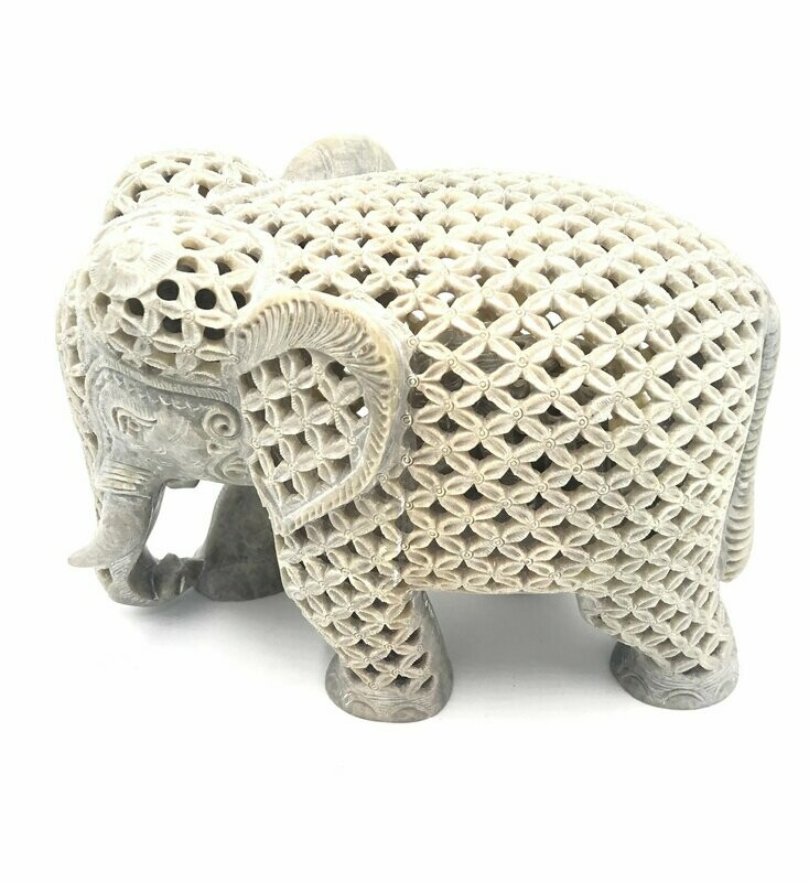 Oma Elefant | Grandma Elephant