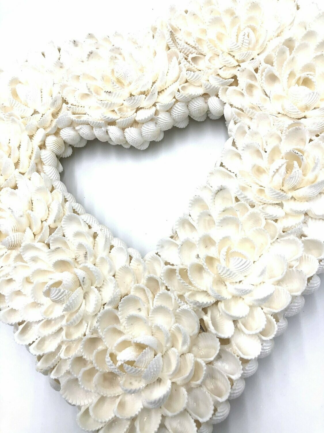 Herzförmiger Muschelkranz | Heart shaped sea shell wreath