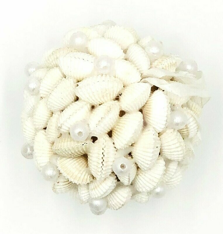 Schneekugel mit Perlen | Snow ball with pearls Schneekugel mit Perlen | Snow ball with pearls
