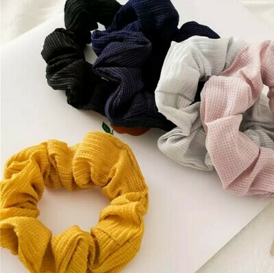 Tessa - Pale Coloured Scrunches - Beauty