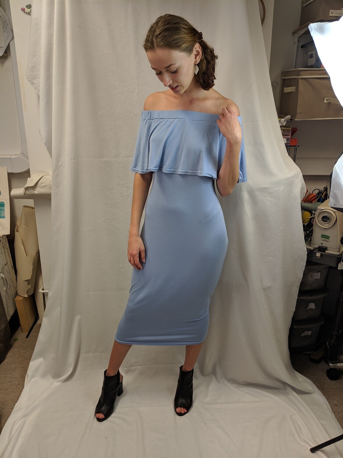 Irena - off the shoulder midi dress baby blue
