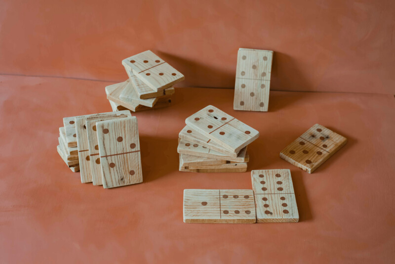 Jeu de dominos XL - (Uniquement disponible à la location)