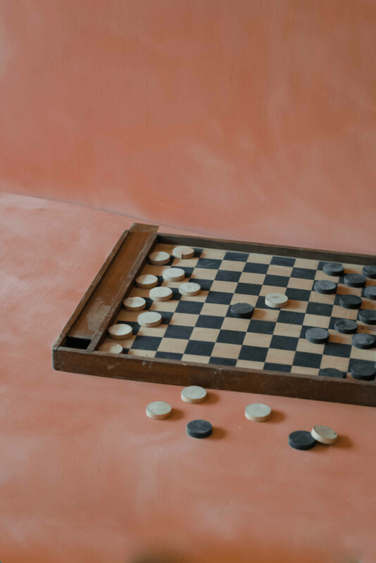 Jeu de dame -  (Uniquement disponible à location)