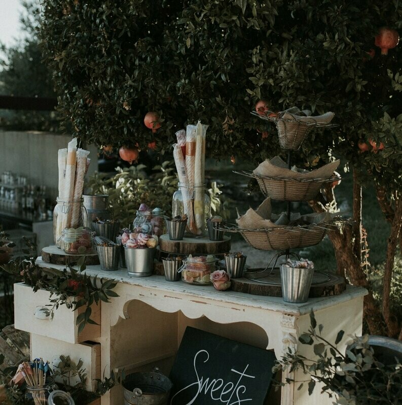 BARNEYS - Buffet Bas (Uniquement à la location)