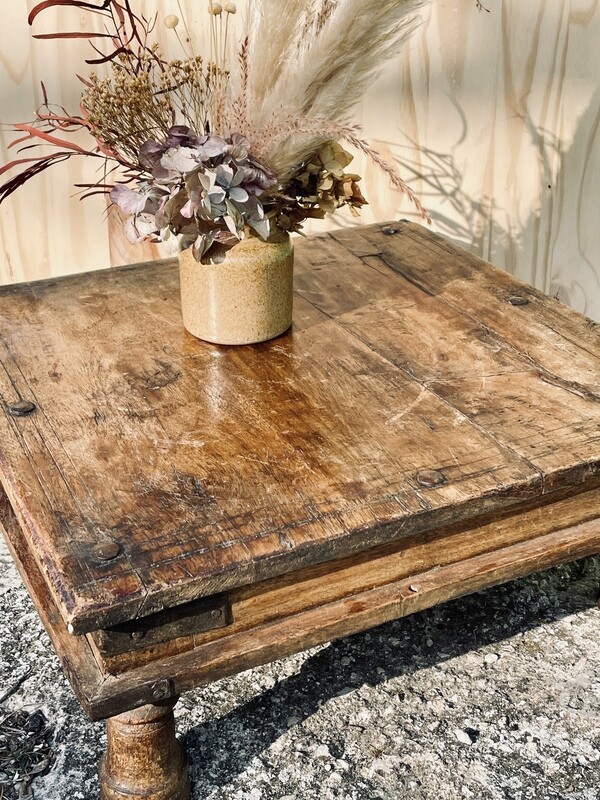 "Nora" - Petite table/ bout de canapé (Uniquement disponible à la location)