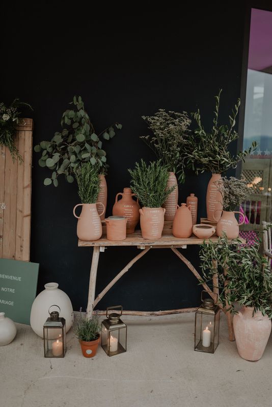 Lot de 10 vases et jarres