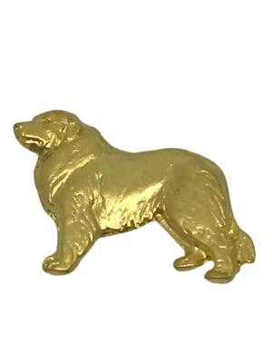 Broche de oro perro de montaña de los Pirineos