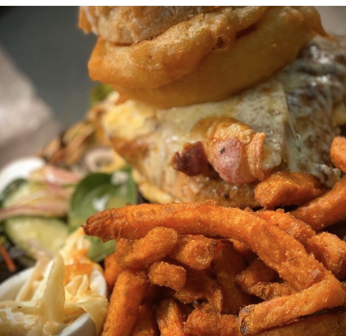 BUTTERMILK FRIED CHICKEN BURGER