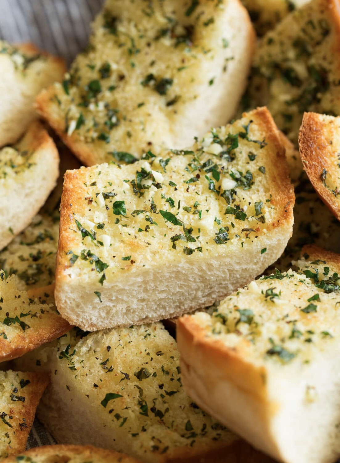 GARLIC BREAD 
