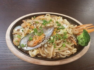 Yakisoba / Yakiudon (Stir-Fried Noodle)
