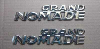 EMBLEMA DE PORTALON GRAN NOMADE