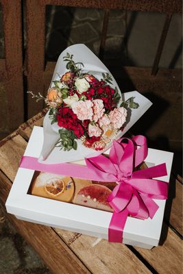 Sweet Treat Box & Posy