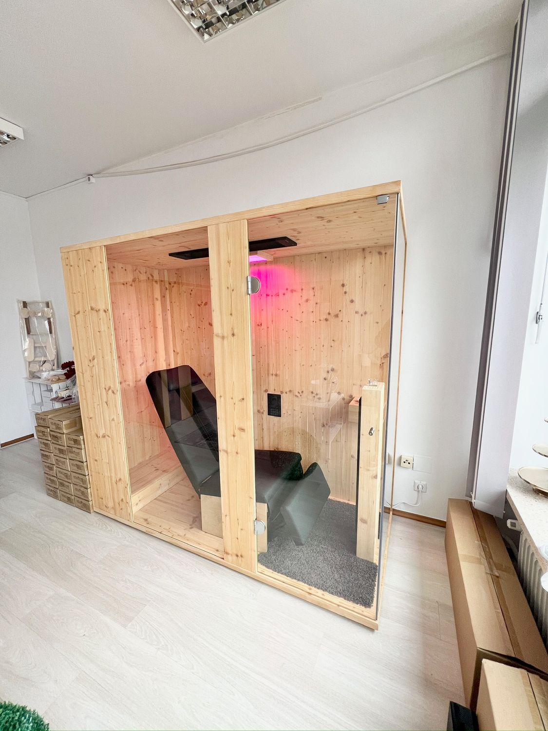 Ausstellungskabine Liegekabine mit Tiefenwärme, Infrarotkabine, Wärmekabine, made in Austria, Vollspektrumstrahler, bewegliche Relaxliege Ausstellungskabine Liegekabine mit Tiefenwärme, Infrarotkabine, Wärmekabine, made in Austria, Vollspektrumstrahler, bewegliche Relaxliege