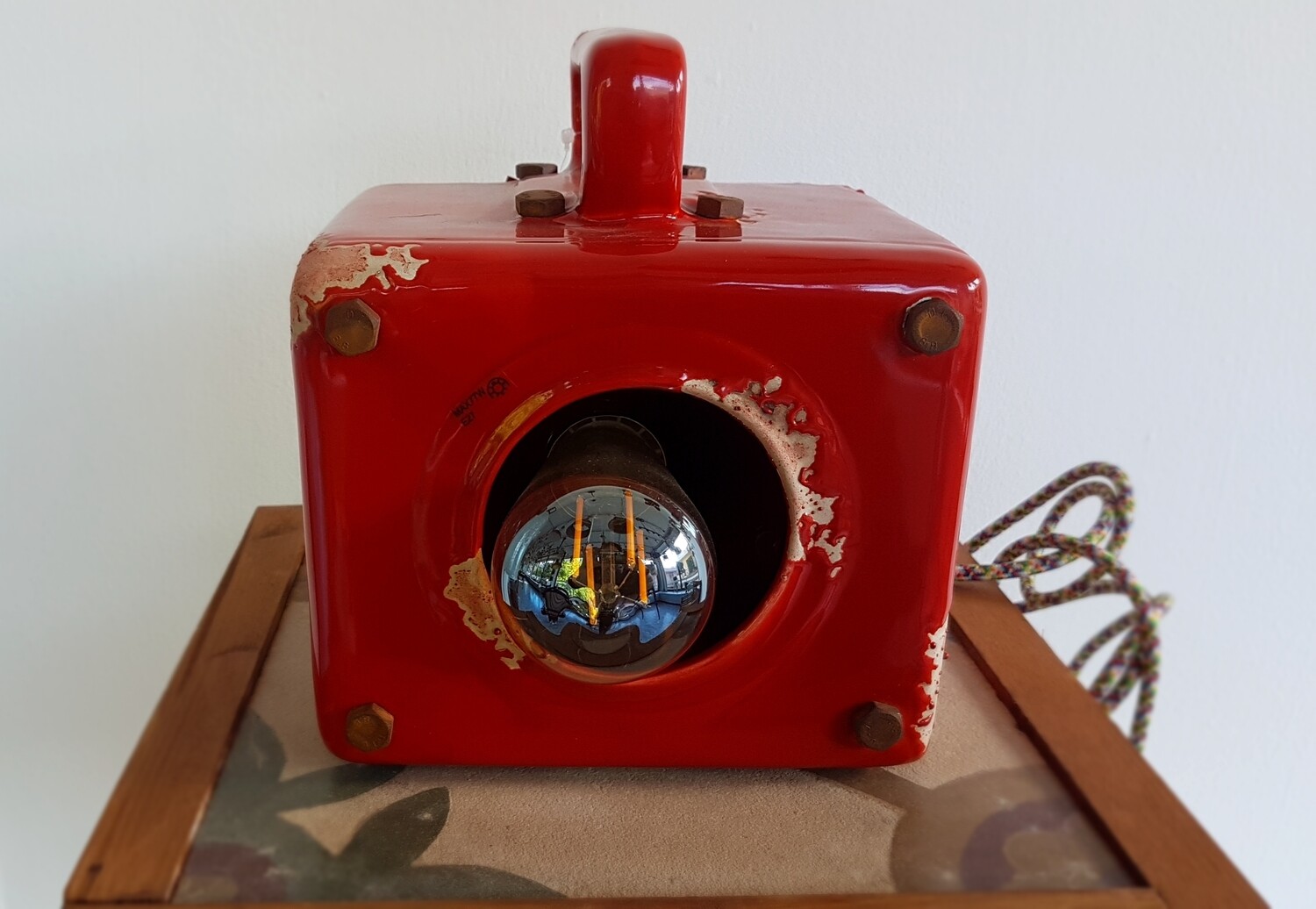 Lampada da tavolo industrial
