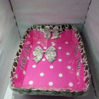 Platos Fucsia Feliz Dia - Blancos x 10 Unidades- Bandeja Cuadrada