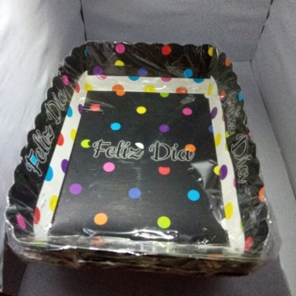 Platos Puntos Colores Feliz Dia - Negros 6&quot; x 10 Unidades Bandeja Cuadrada