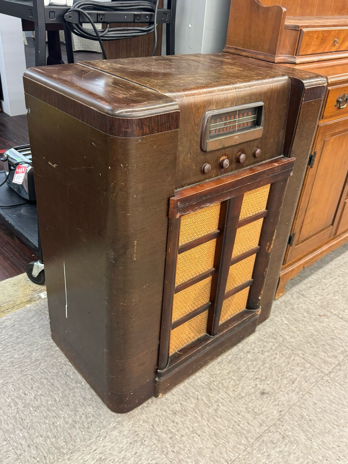 Vintage MW Broadcast Receiver Radio