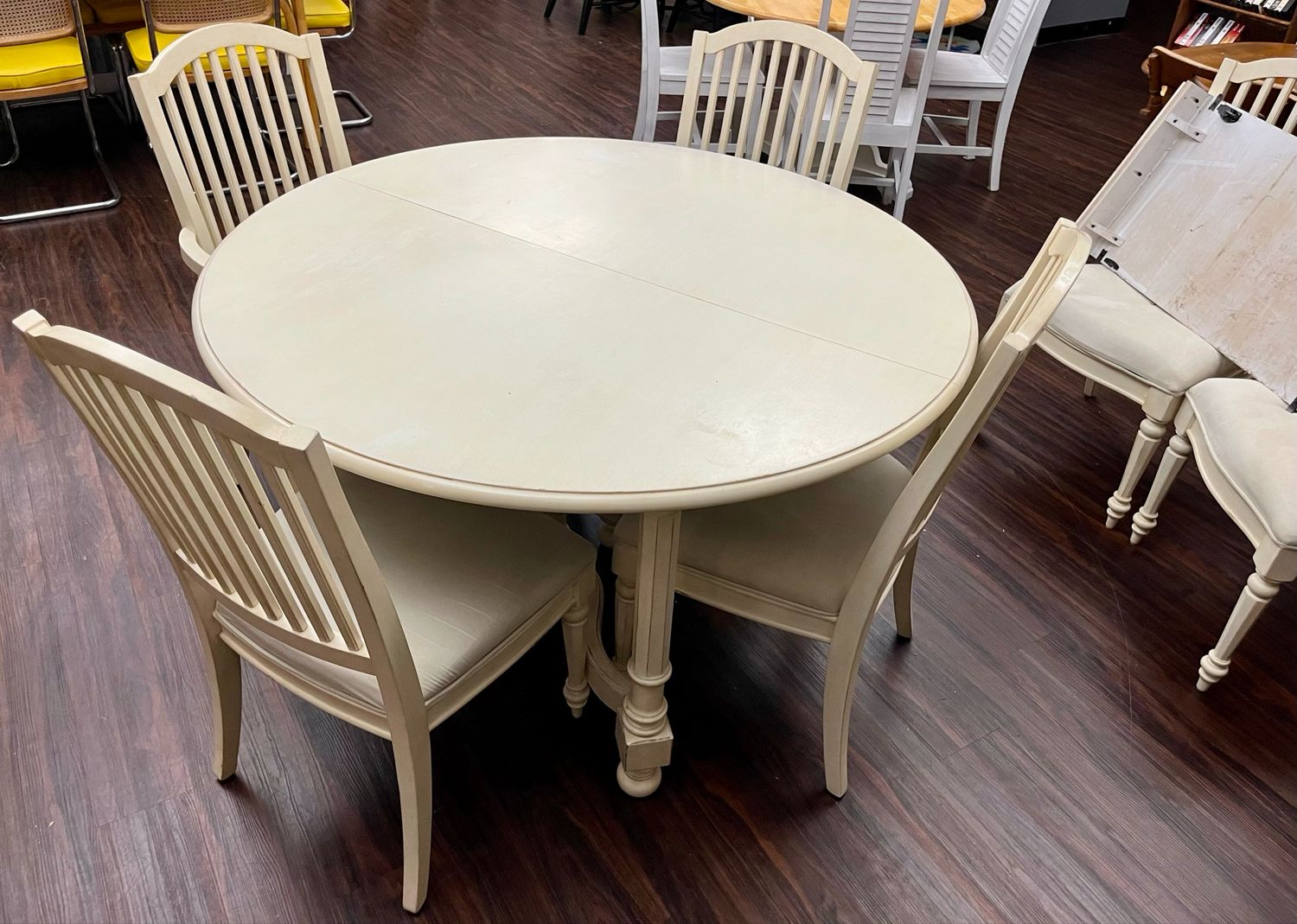 8 Pc. Round Coastal Dining Set