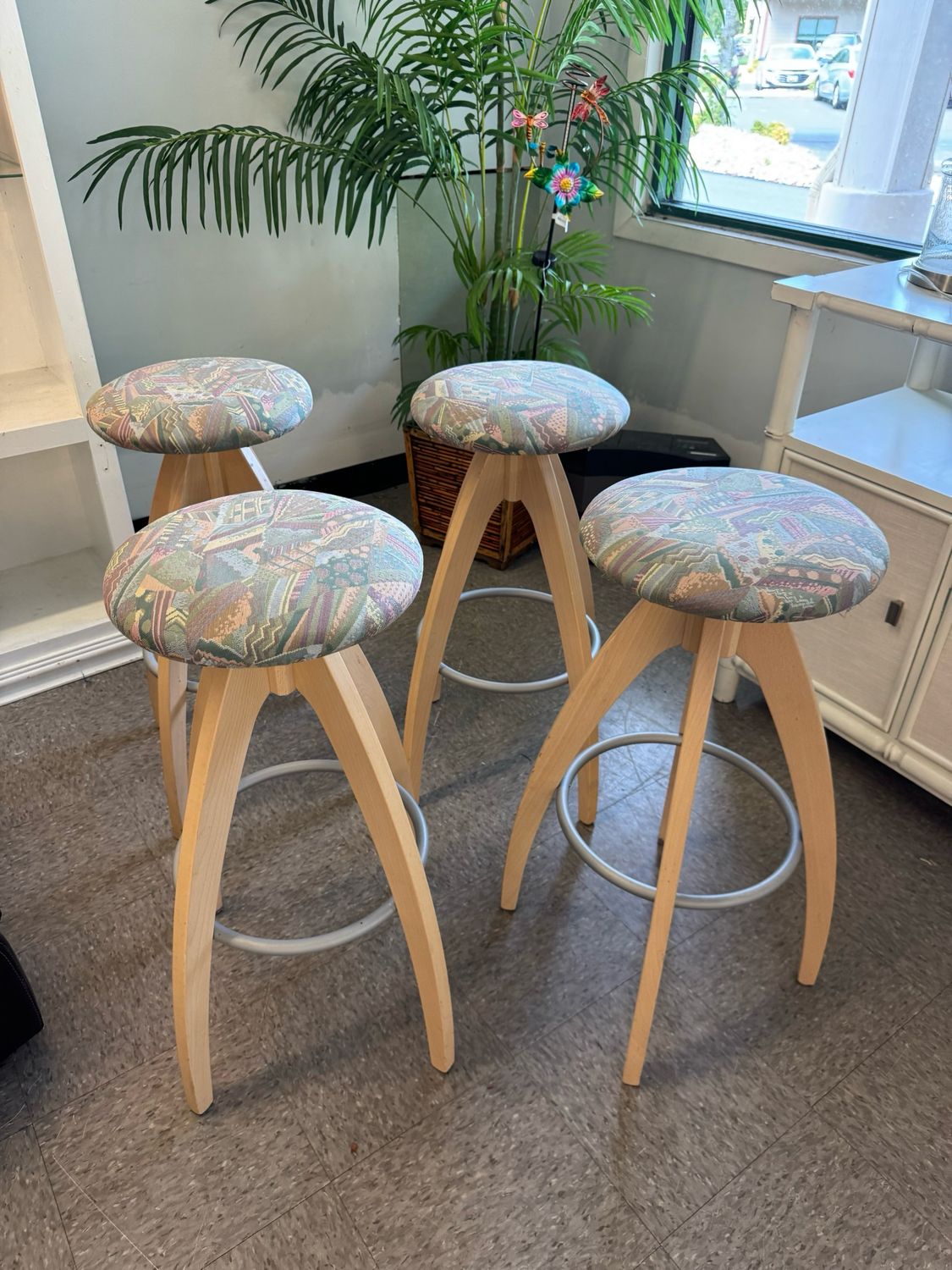 Retro Vibes Stool Set