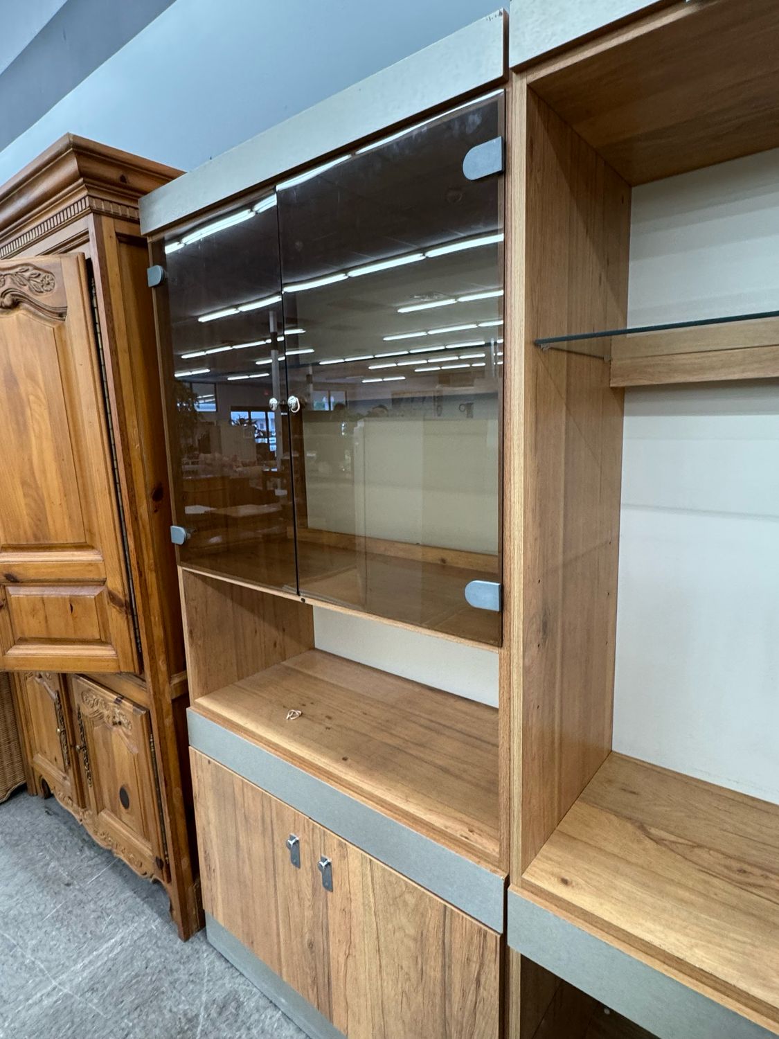 XL Lighted Display/Media Cabinet
