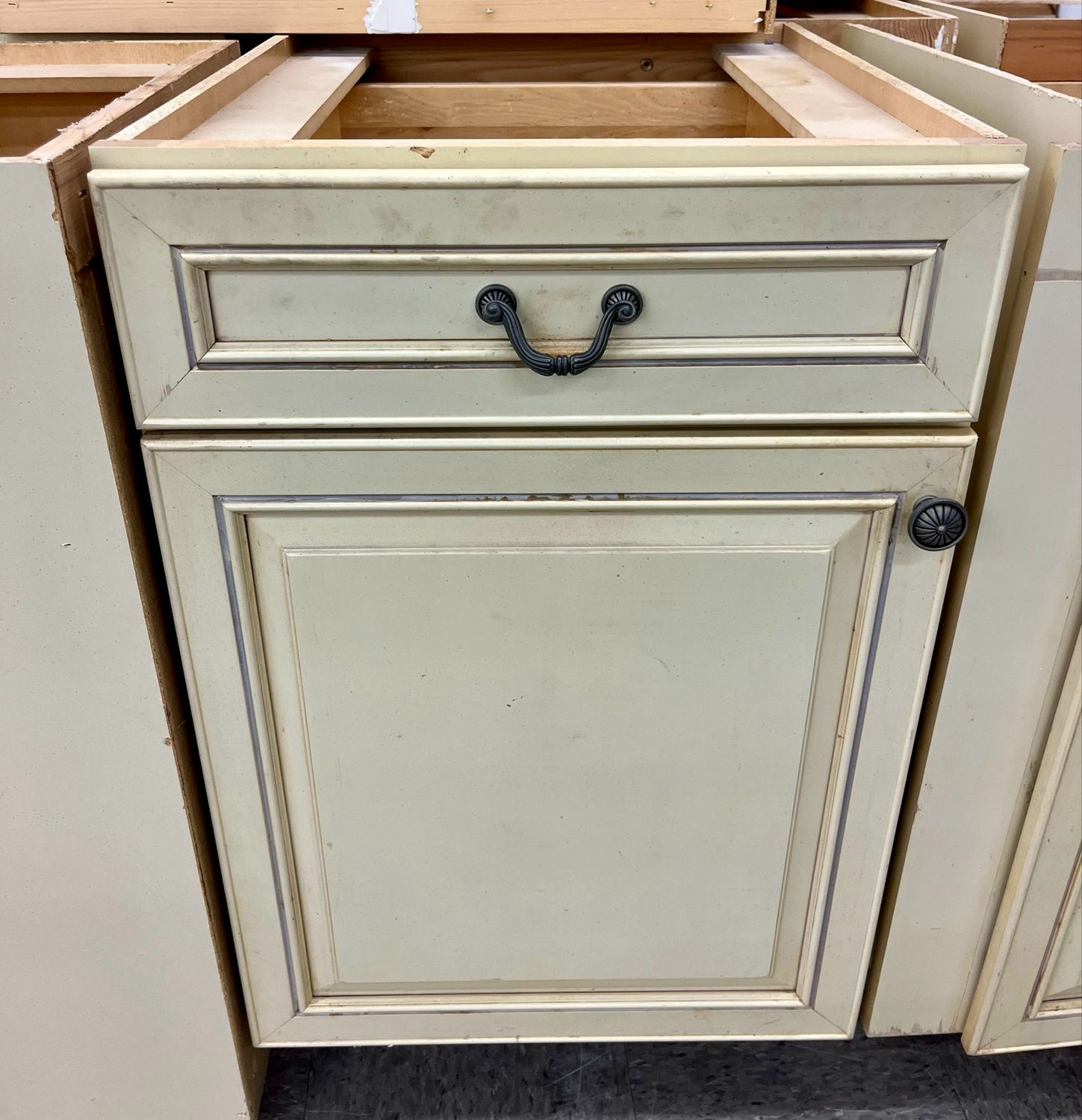 Masterpiece by Merrilat 18 PC Kitchen Cabinet Set