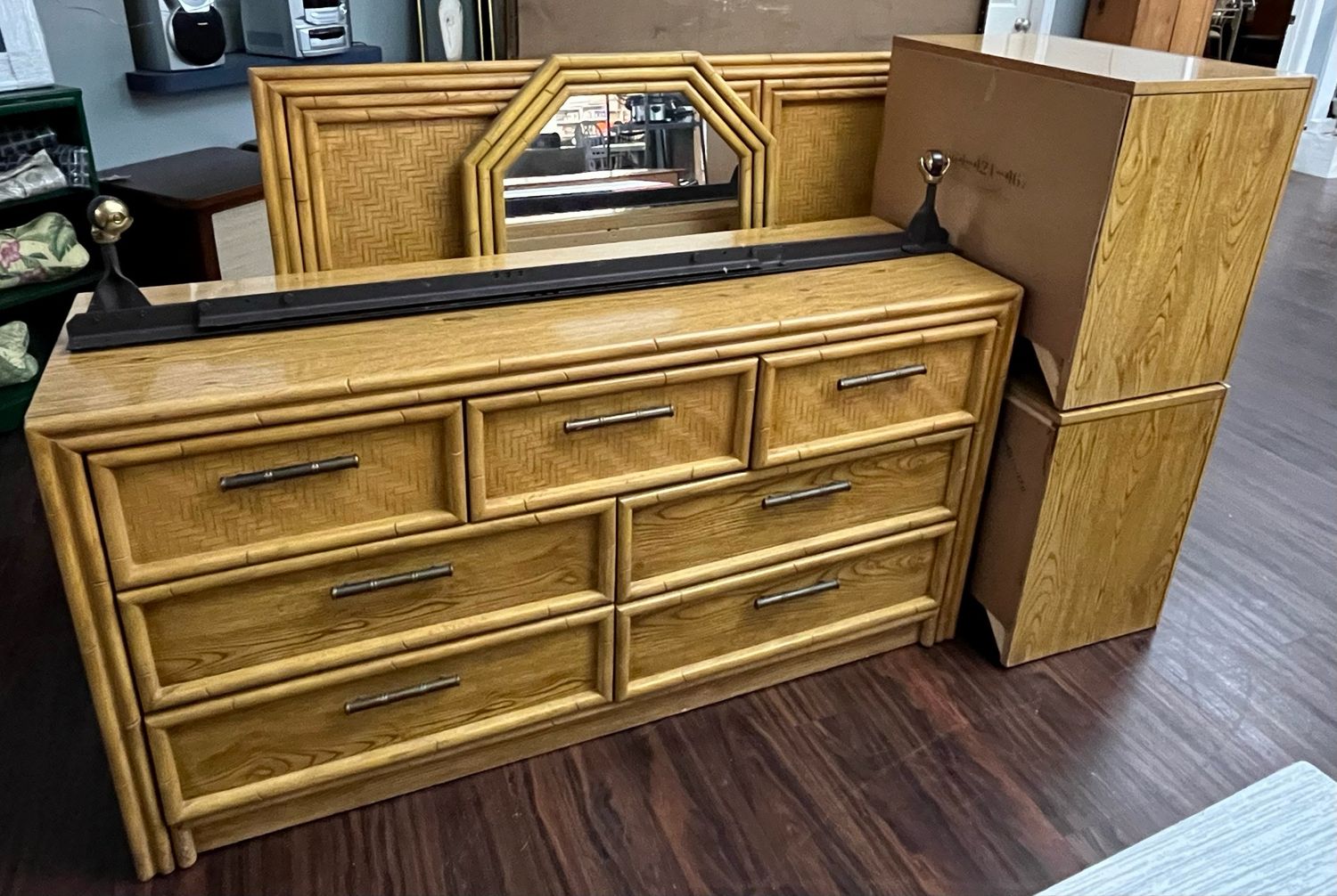 6 PC Queen Bedroom Set by Lea